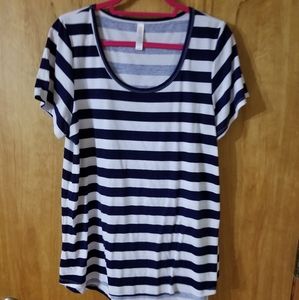 EUC Lularoe Classic Tee